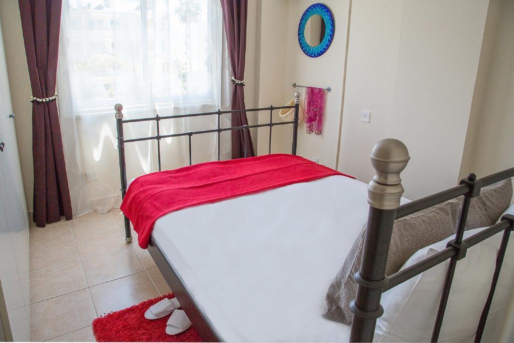 Paphos Love Nest Apartment Room photo